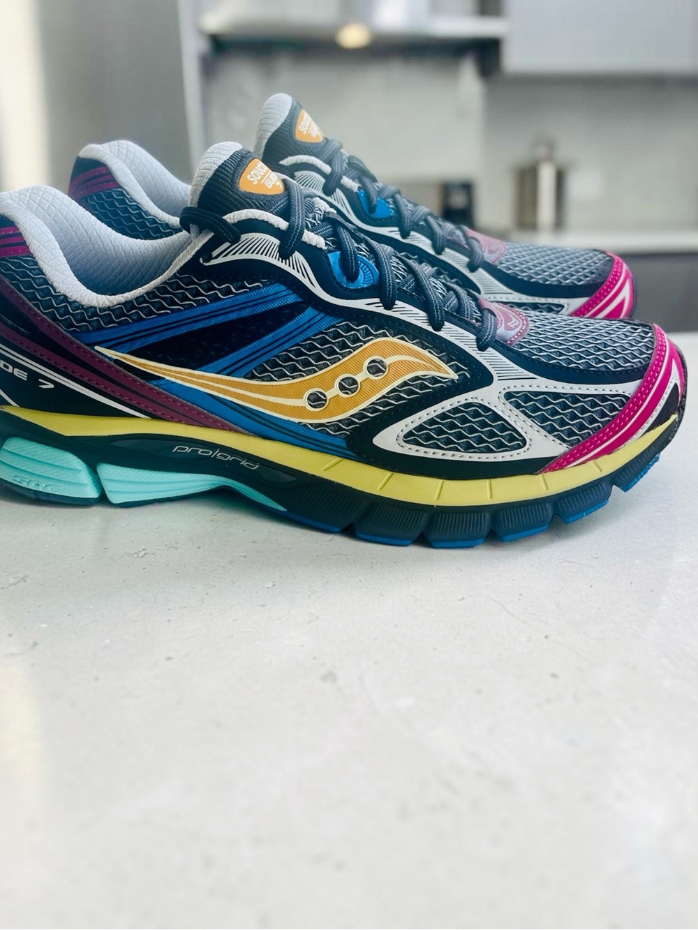 Saucony Progrid Guide 7 size 9.5 men/11 women, new with box